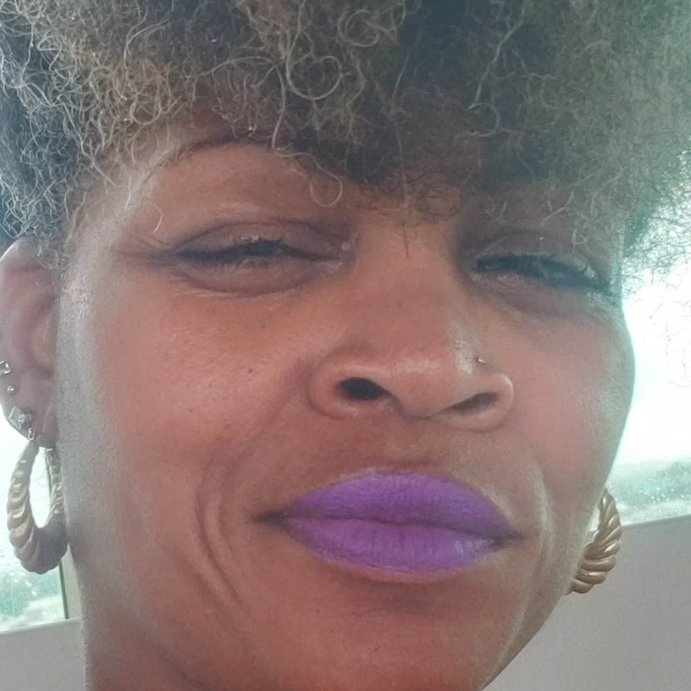 Meet your Posher, Natoshia